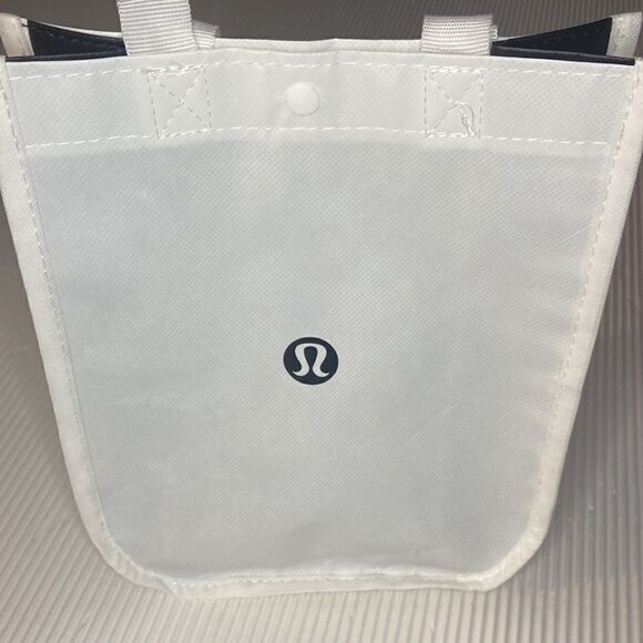 Lululemon Reusable Bags Bundle 1 large 1 small - Picture 7 of 10